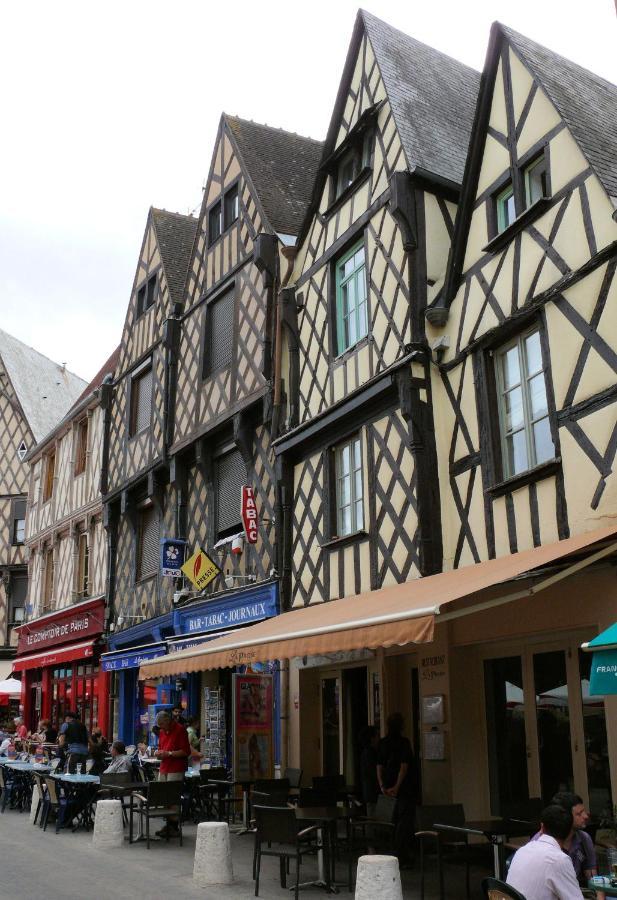 La Tour De Beurre- Appartement Lumineux Et Spacieux Bourges Exterior foto